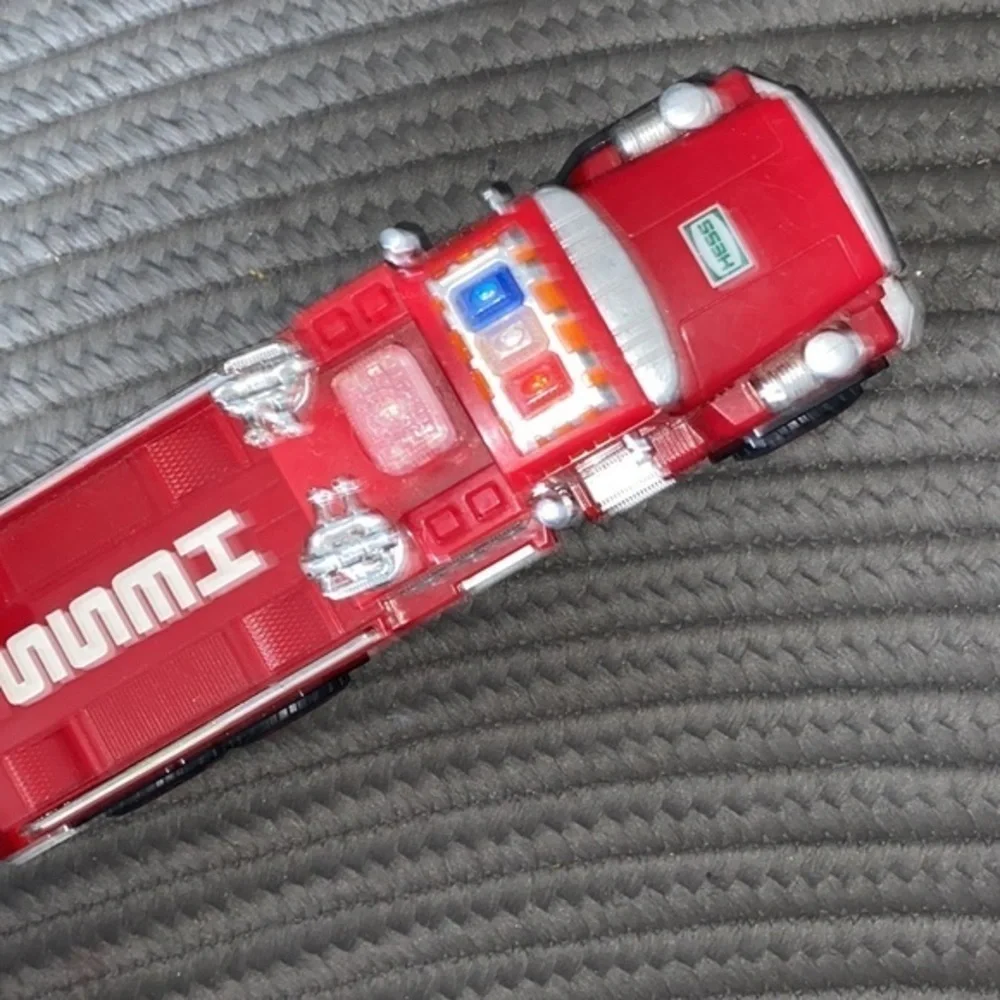 2015 Hess Fire Truck works needs batteries some signs of wear & play.
